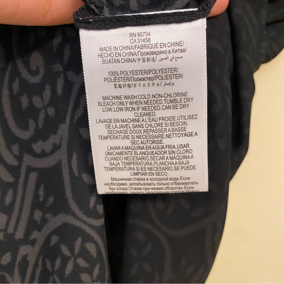 BCBG Maxazria Eugenie High Low Hem Scroll Print Georgette Blouse Size Medium - Picture 8 of 8